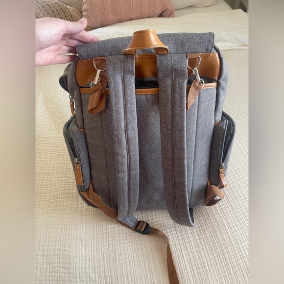 Parker Baby Co. Birch Bag Diaper Backpack grey with brown accent - Picture 5 of 6